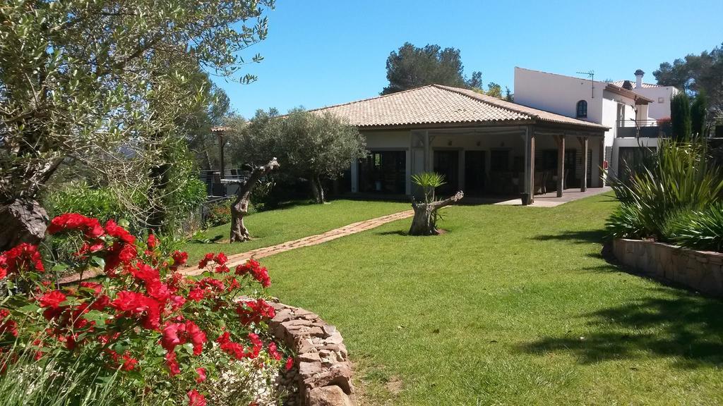L'Hotellerie Kouros Cuers Bagian luar foto